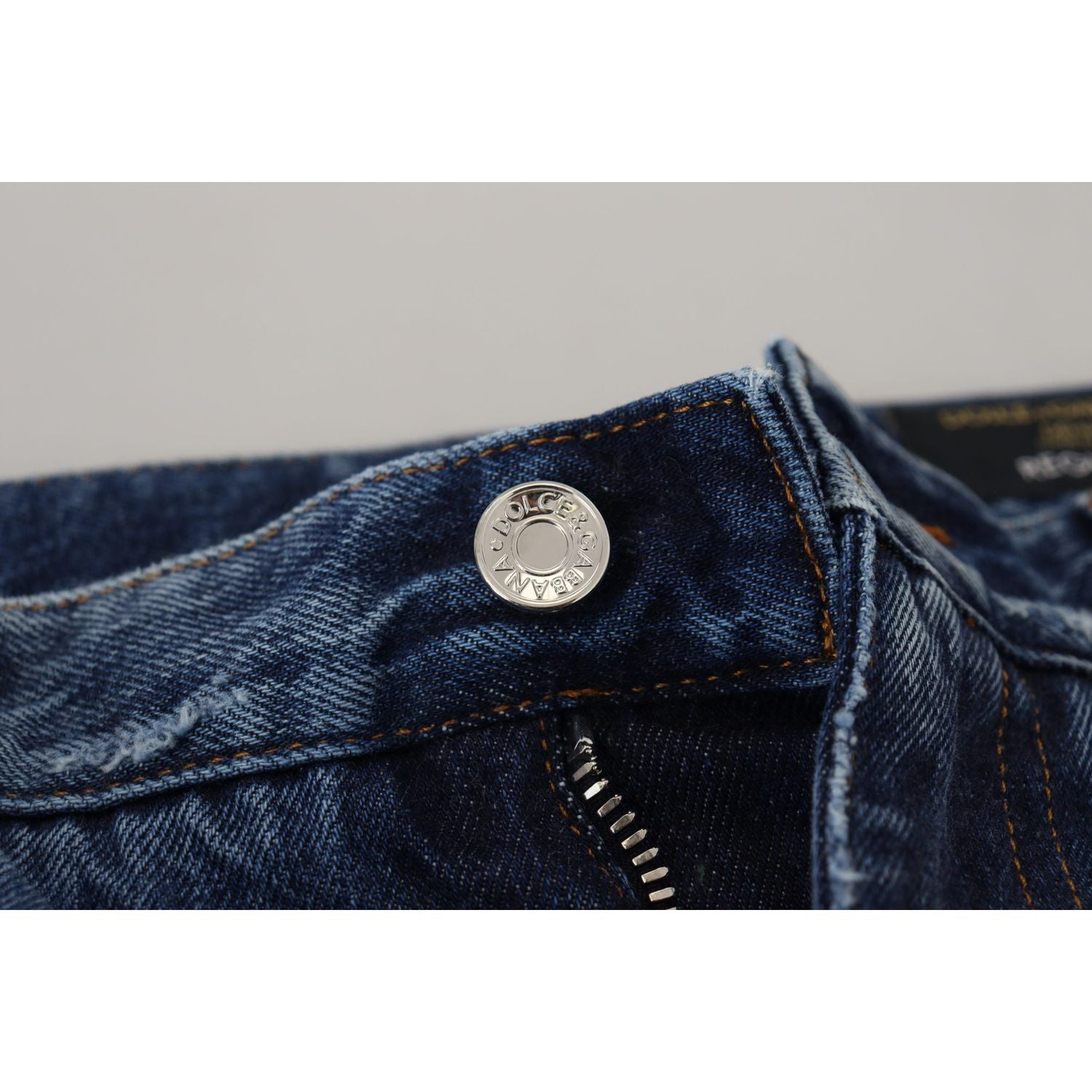 بنطلون جينز ممزق أنيق من دولتشي آند غابانا للرجل العصري