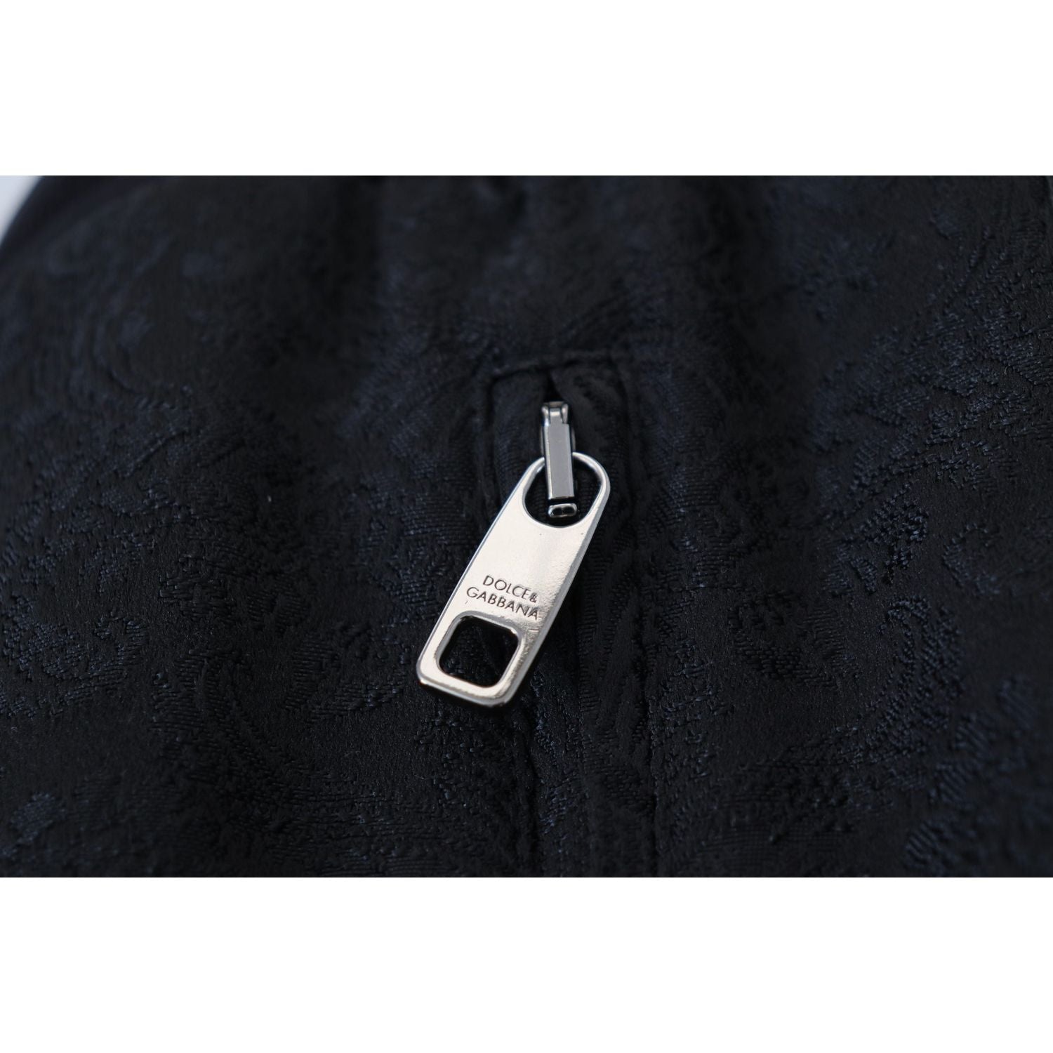 بنطلون رياضي أسود أنيق من دولتشي آند غابانا للرجل العصري