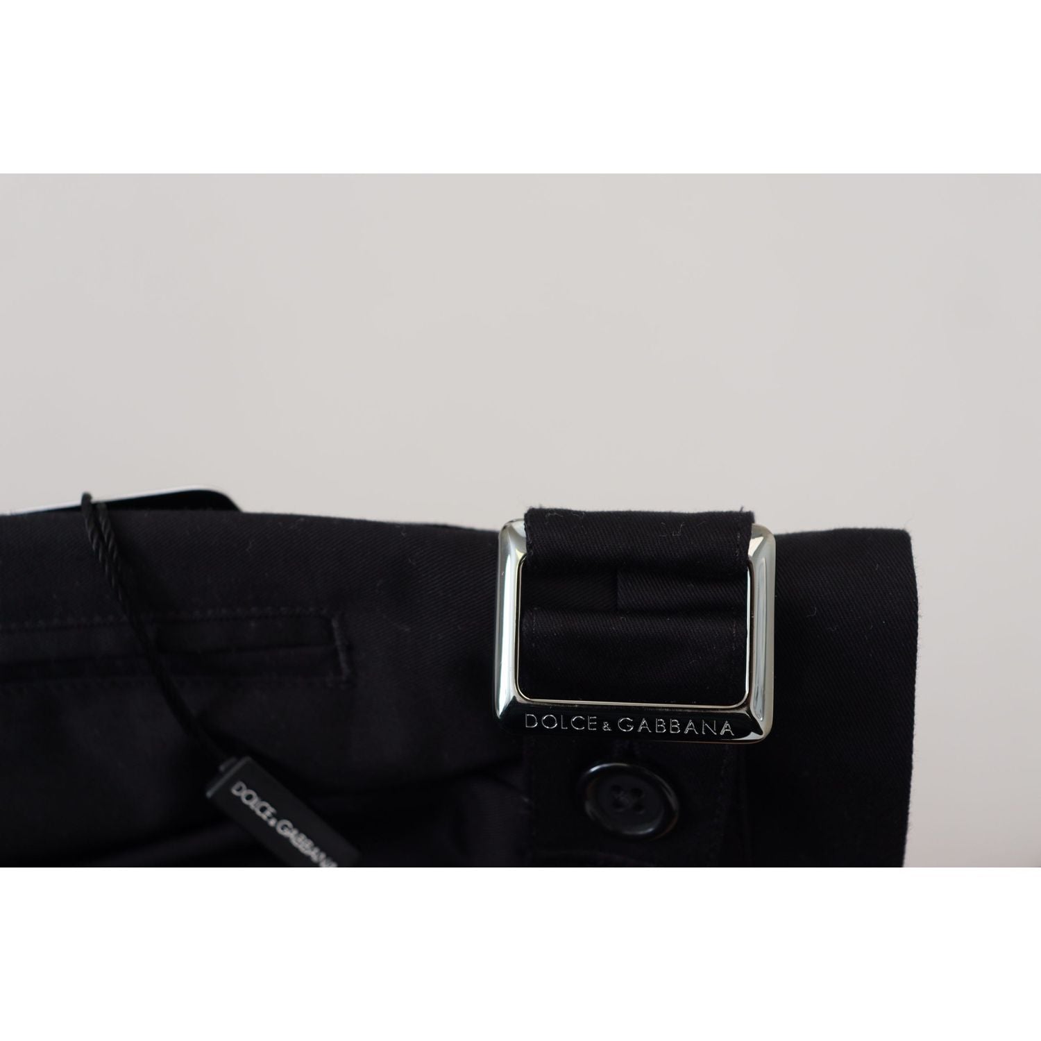 بنطلون أسود أنيق من تصميم دولتشي آند غابانا الإيطالي مع مشبك جانبي