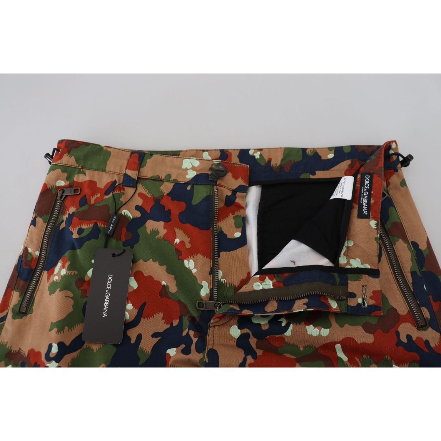 شورت كارجو متعدد الألوان من تصميم دولتشي آند غابانا الإيطالي