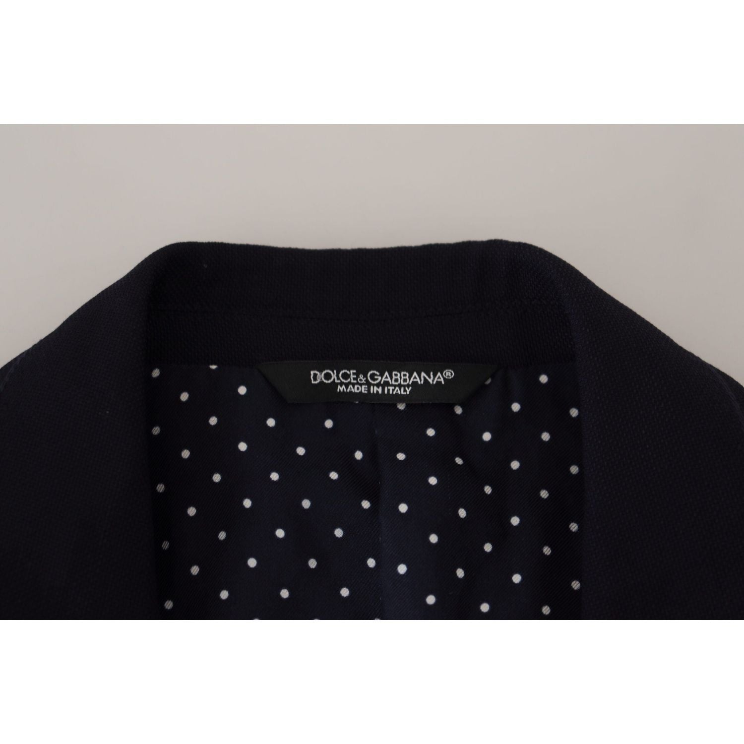 سترة أنيقة سوداء ذات صف واحد من الأزرار من دولتشي آند غابانا