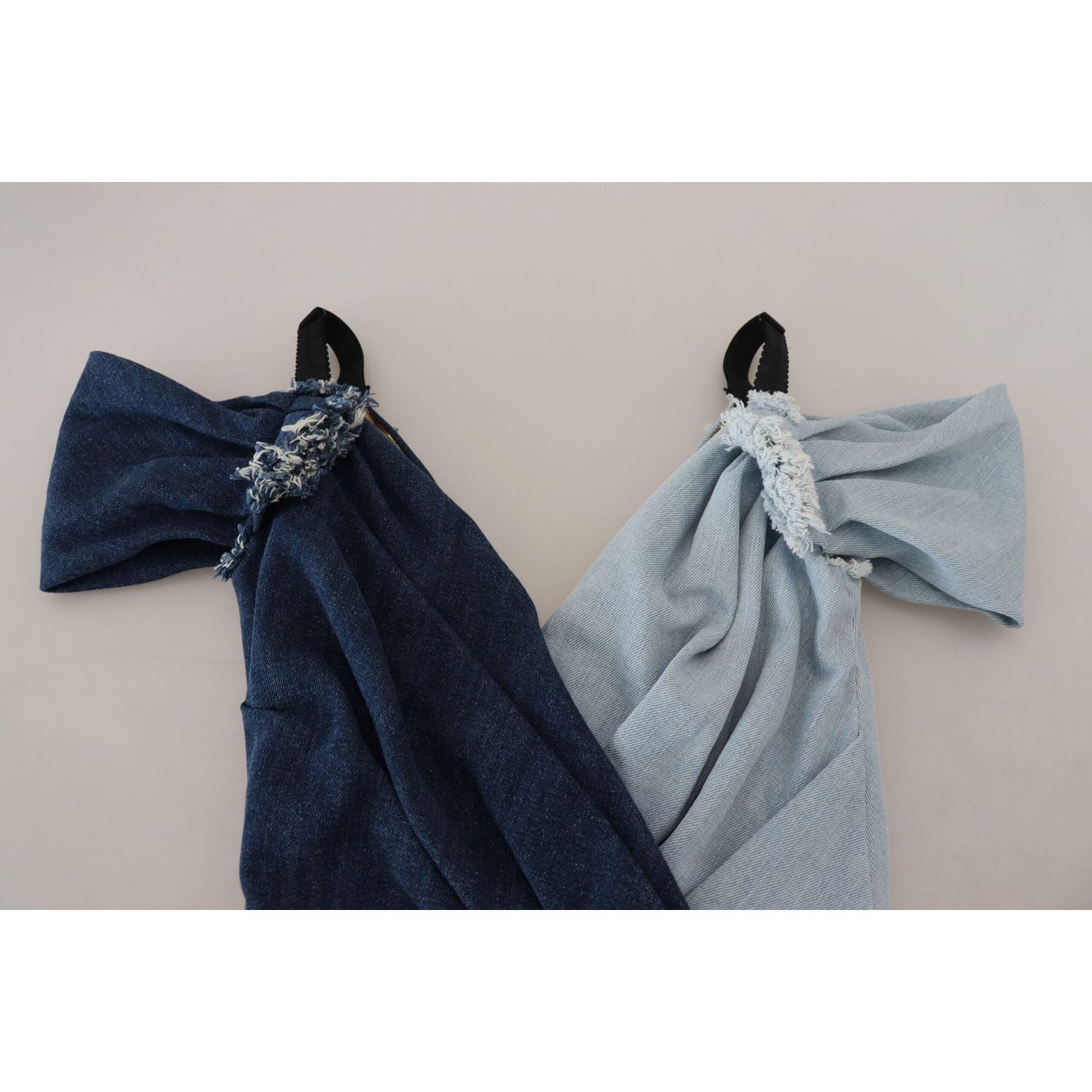 فستان دولتشي آند غابانا الأنيق من قماش الدنيم ثنائي اللون