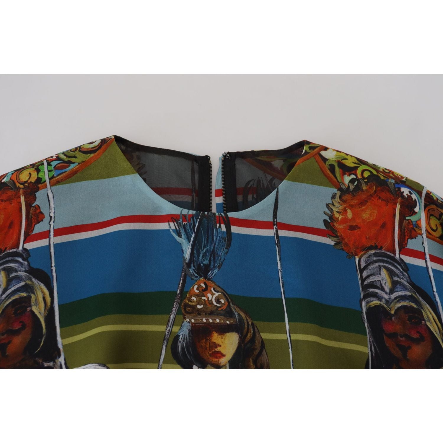 فستان طويل من الحرير من مجموعة دولتشي آند غابانا سيسيليان إليجانس