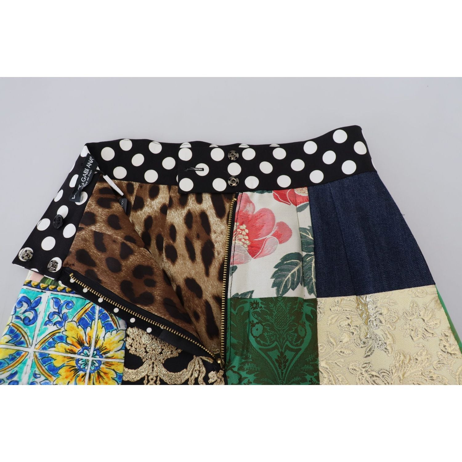 تنورة قصيرة أنيقة متعددة الألوان من دولتشي آند غابانا