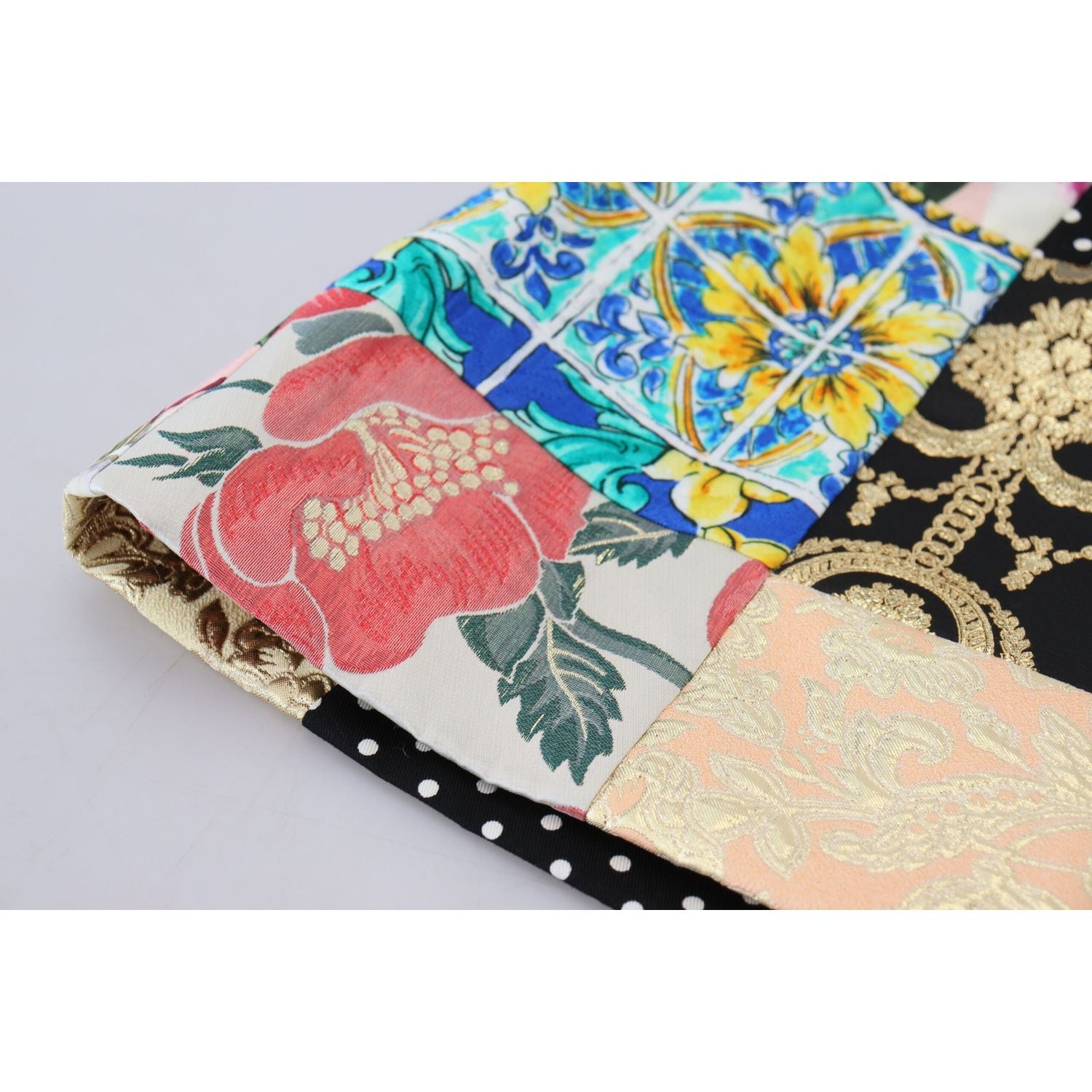 تنورة قصيرة أنيقة متعددة الألوان من دولتشي آند غابانا