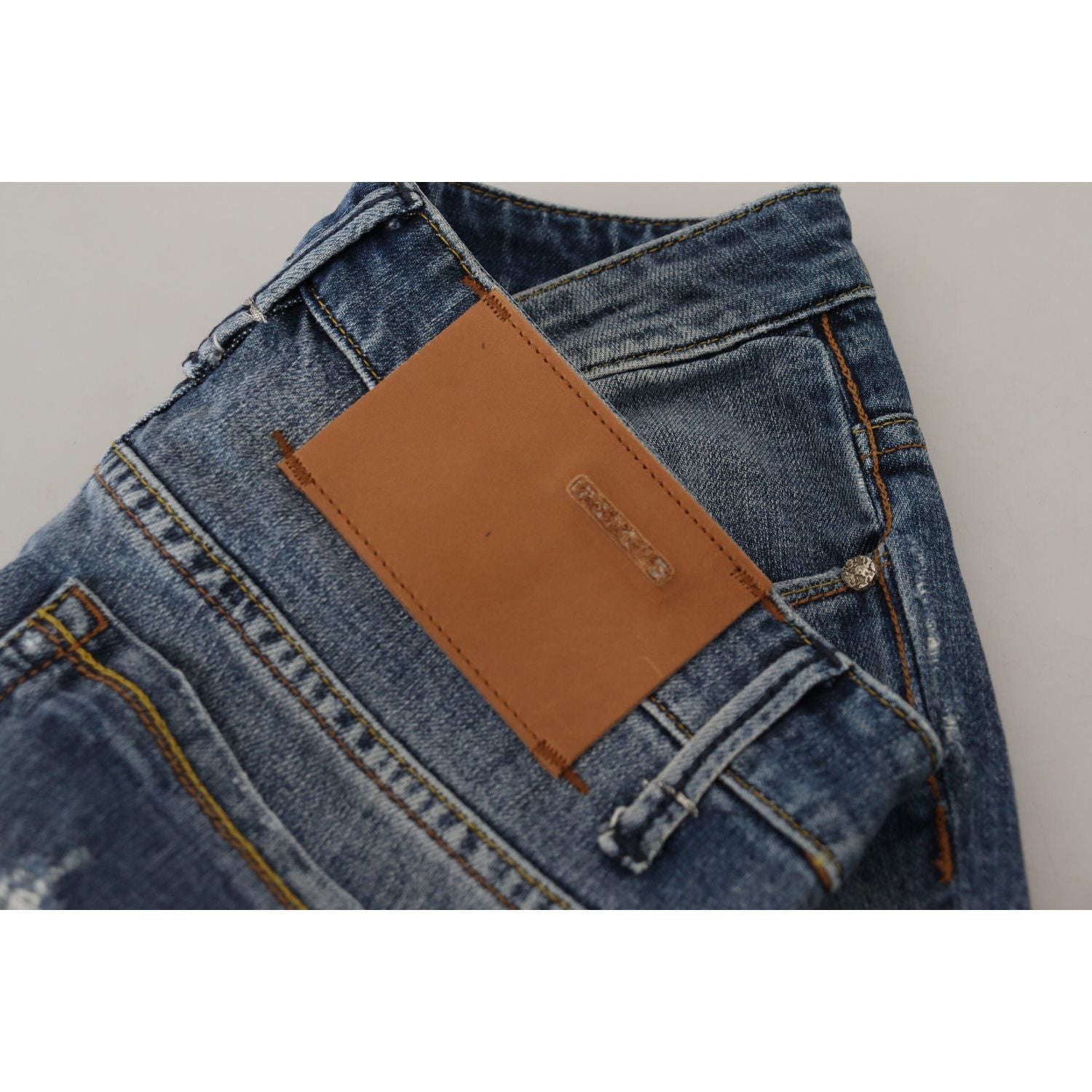 بنطلون جينز ضيق وأنيق بخصر منخفض