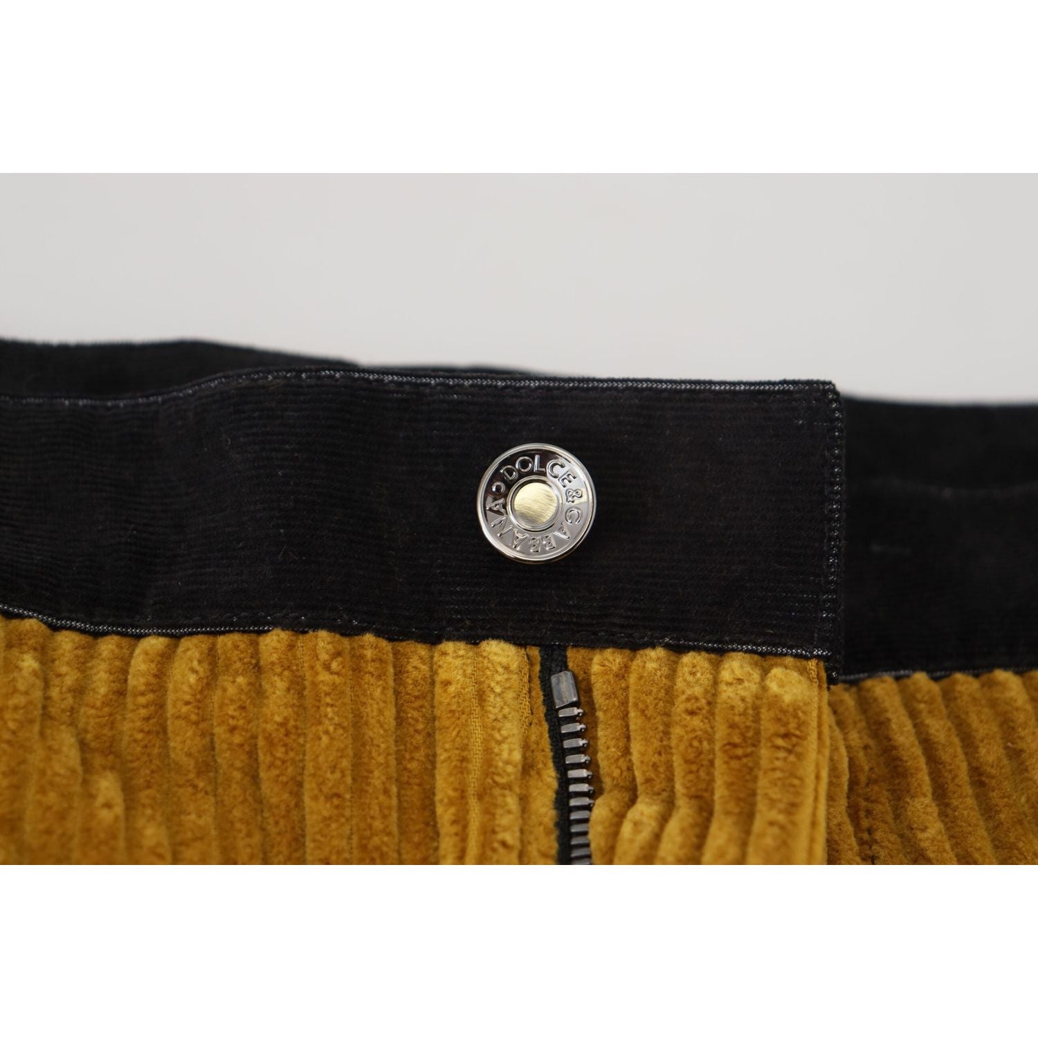 بنطلون دولتشي آند غابانا الأنيق ذو الخصر الأسود مع لمسات صفراء