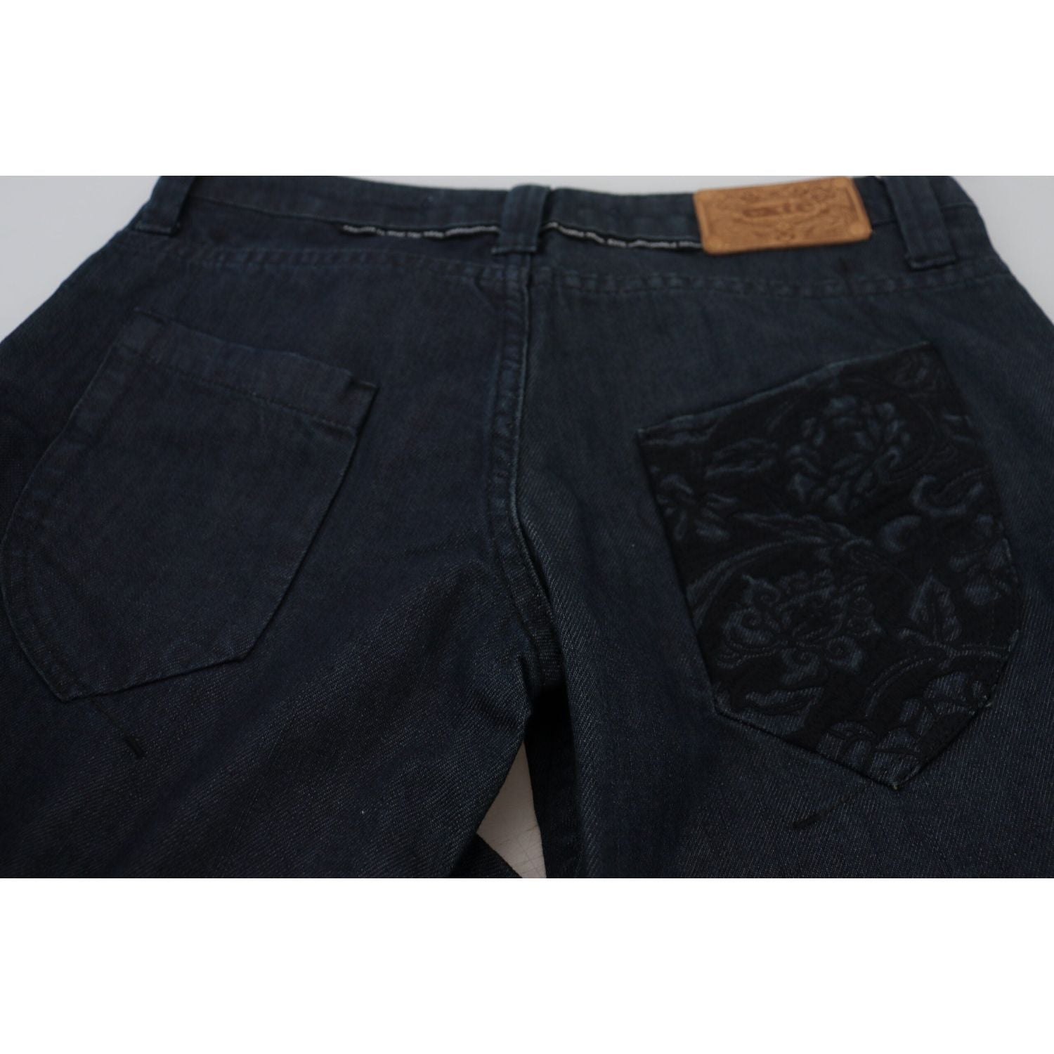 بنطلون جينز إكستي شيك بقصّة مستقيمة وخصر منخفض باللون الأزرق الداكن