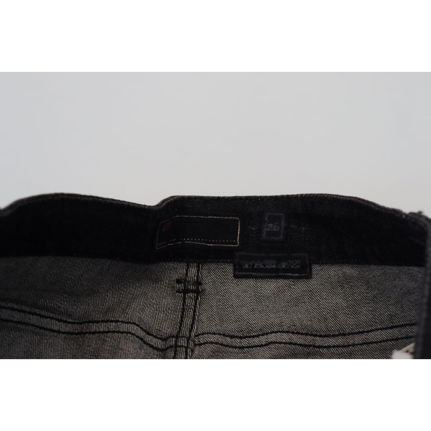 بنطلون جينز ضيق من القطن باللون الأسود من Acht Sleek