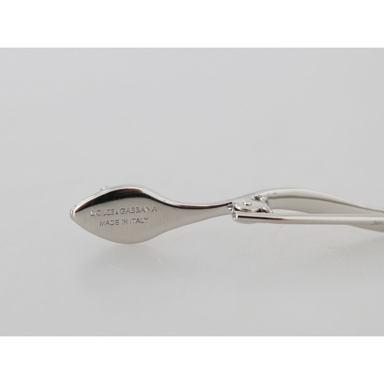 دبوس بروش فضي أنيق مزين بالكريستال من دولتشي آند غابانا