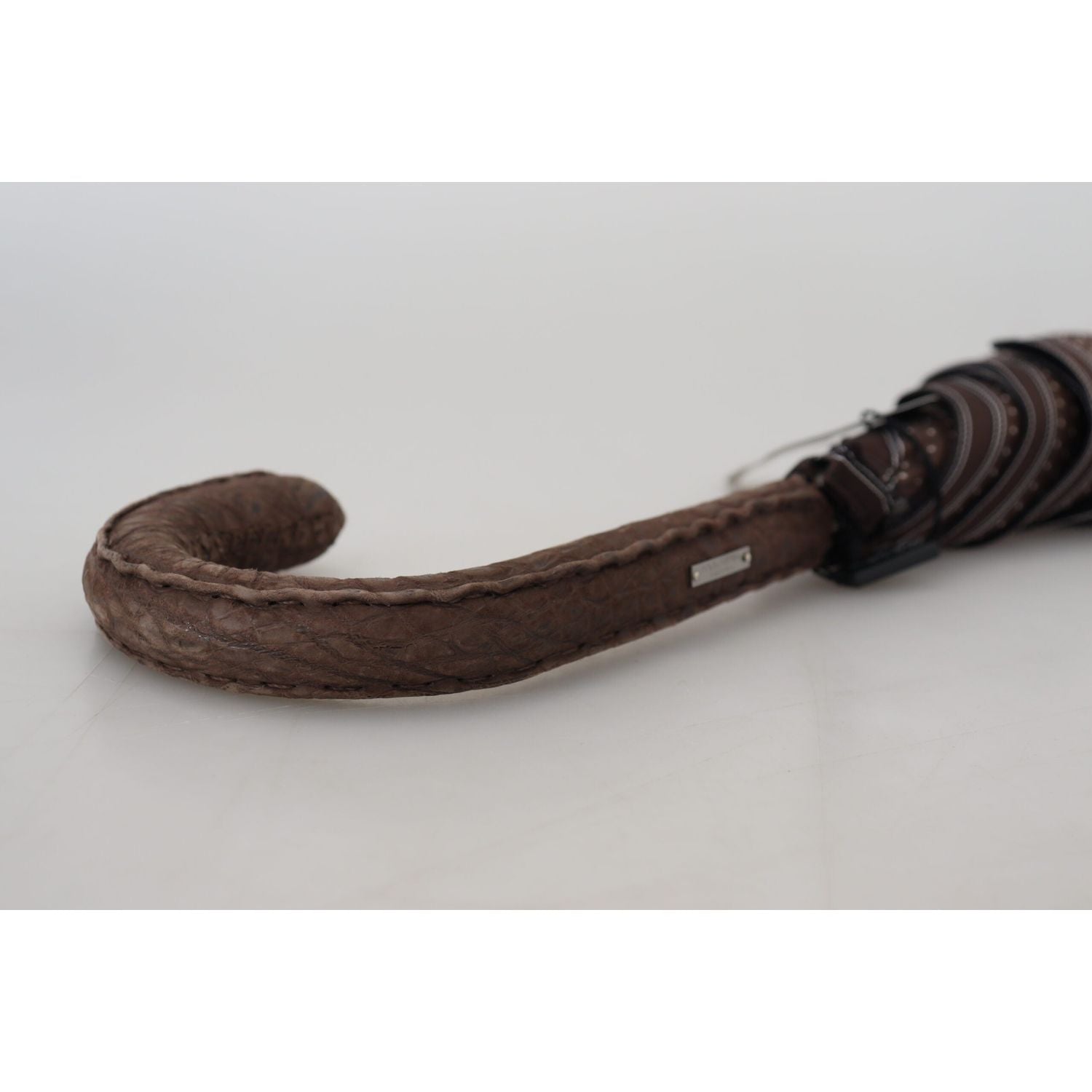 مظلة كلاسيكية مخططة أنيقة من دولتشي آند غابانا