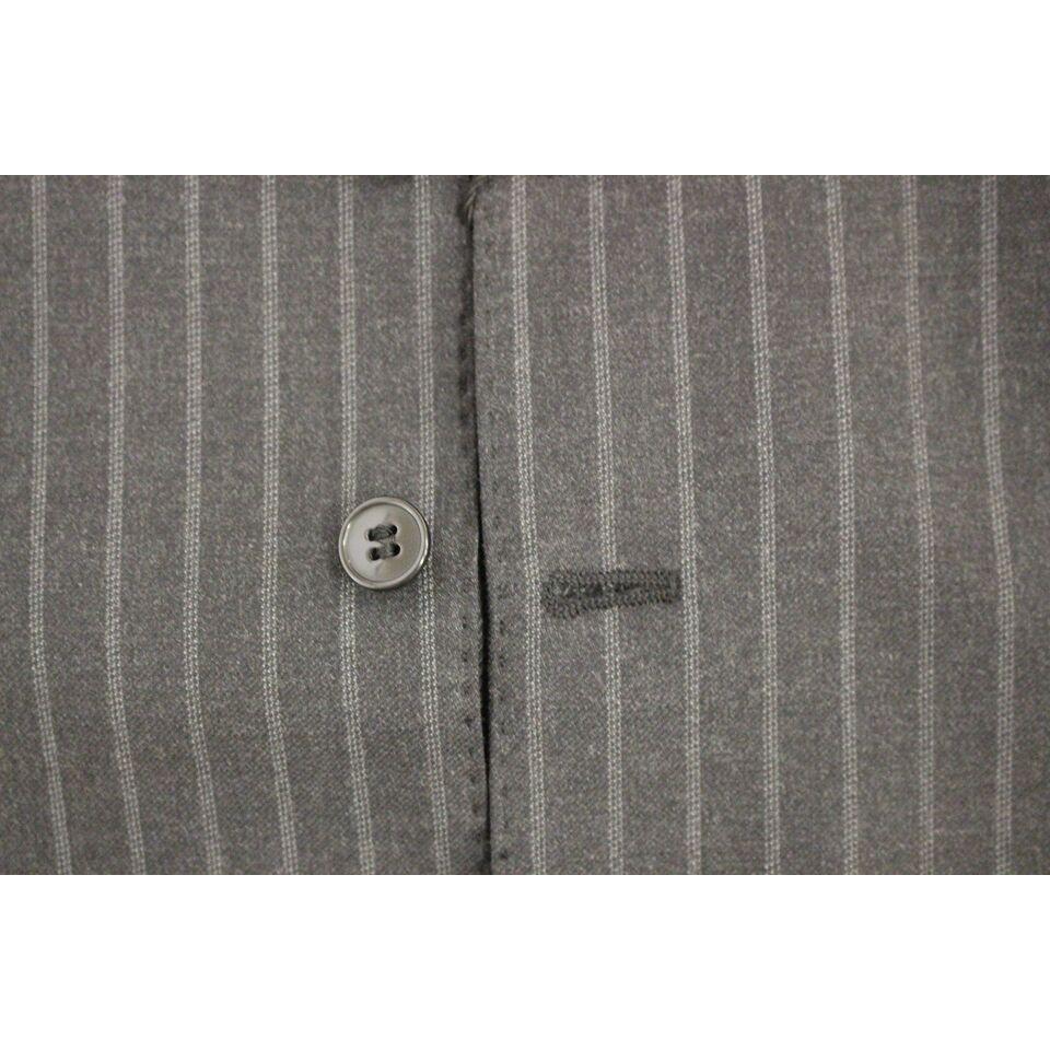 فستان دولتشي آند غابانا الأنيق المصنوع من الصوف المخطط باللون الرمادي