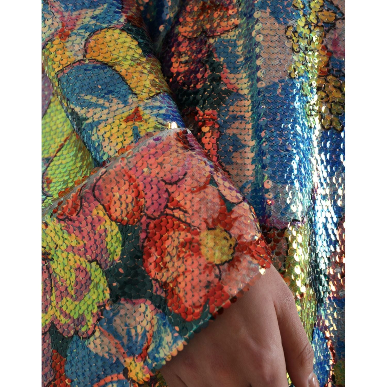 فستان قصير أنيق مزين بالترتر من دولتشي آند غابانا