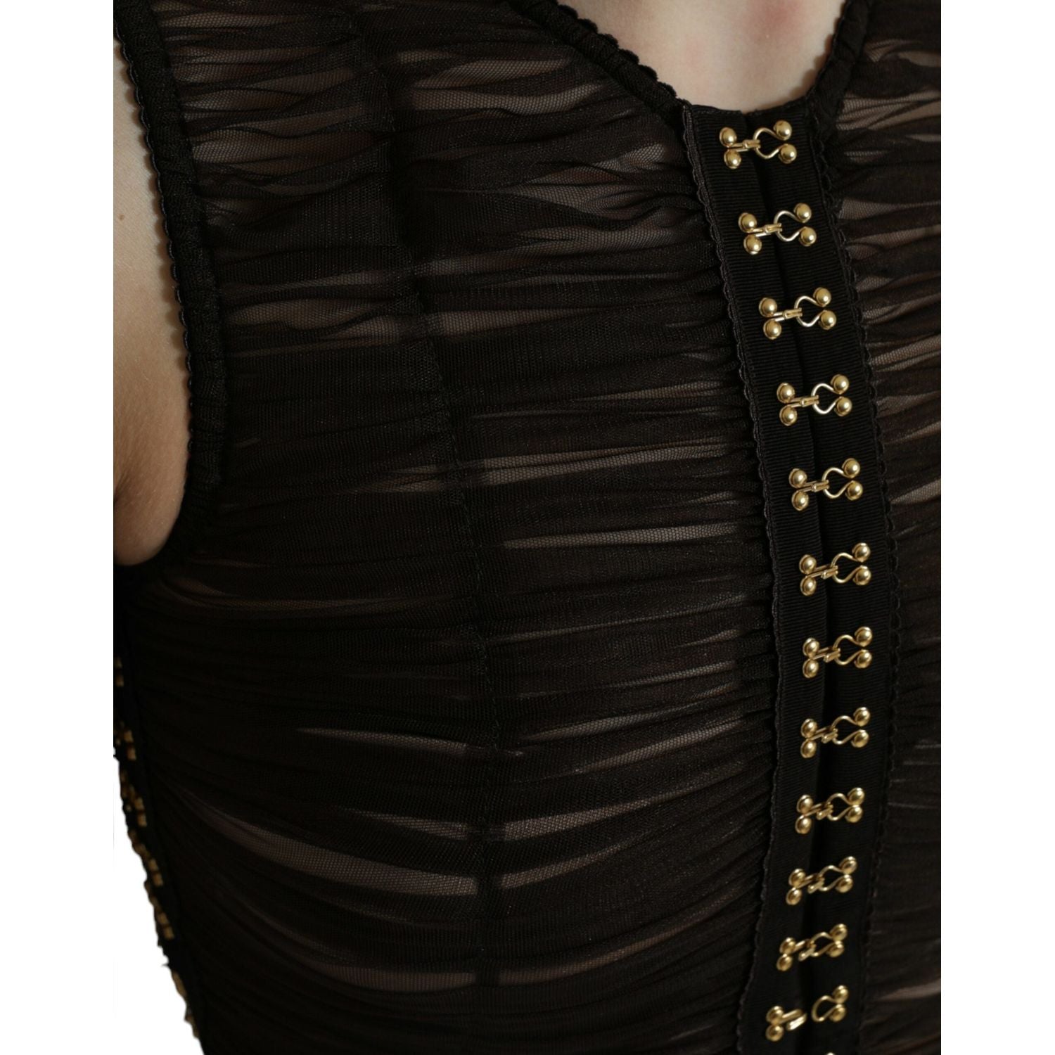 بلوزة قصيرة بدون أكمام ومزينة من دولتشي آند غابانا