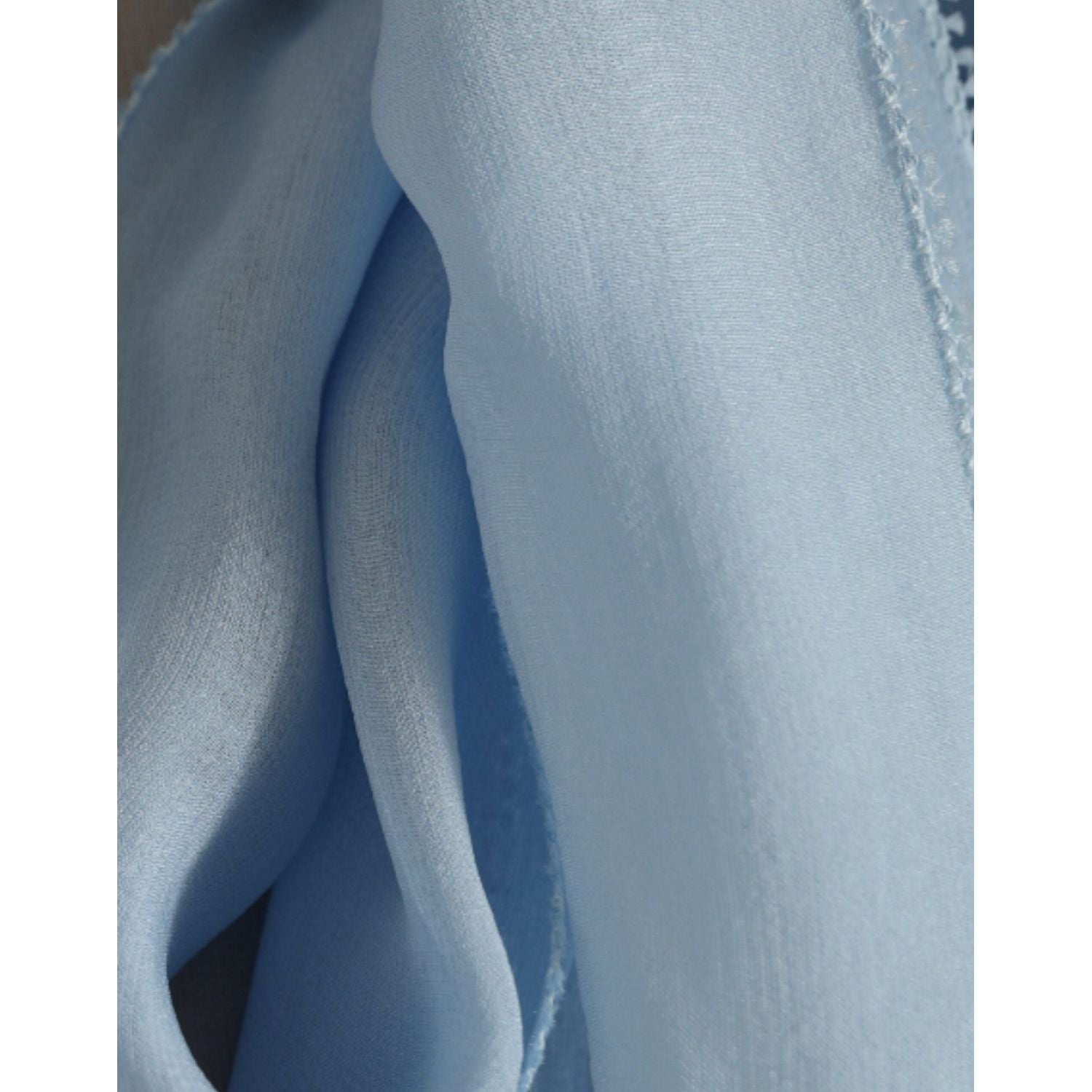 بلوزة دولتشي آند غابانا الحريرية الأنيقة بأكمام طويلة