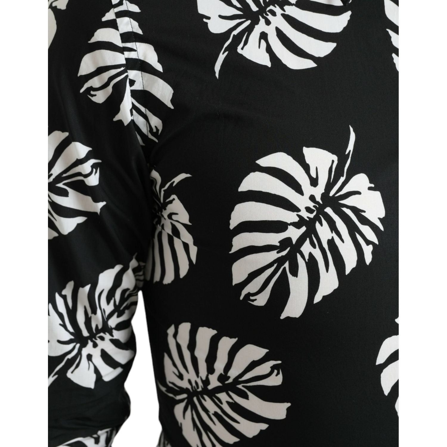 قميص دولتشي آند غابانا الأنيق بقصّة Slim Fit بطبعة أوراق الشجر