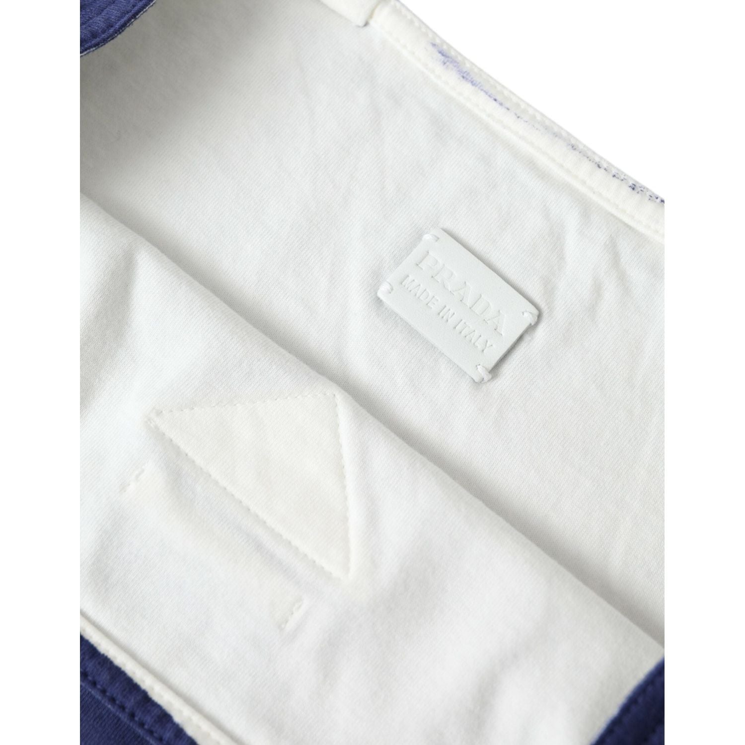 优雅蓝色手提包，适合时尚出游