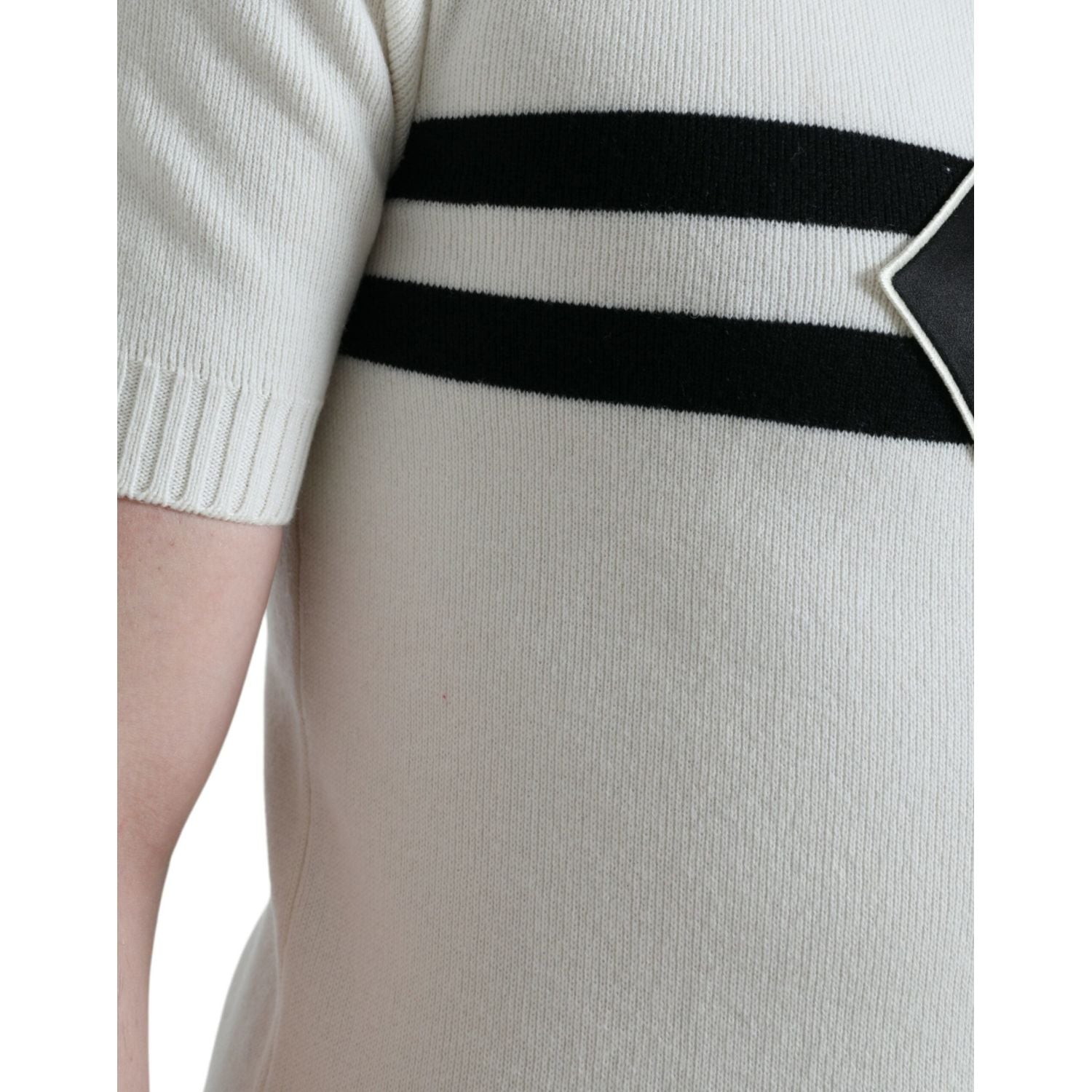 تي شيرت Dolce &amp; Gabbana أبيض بشعار DG وياقة Henley