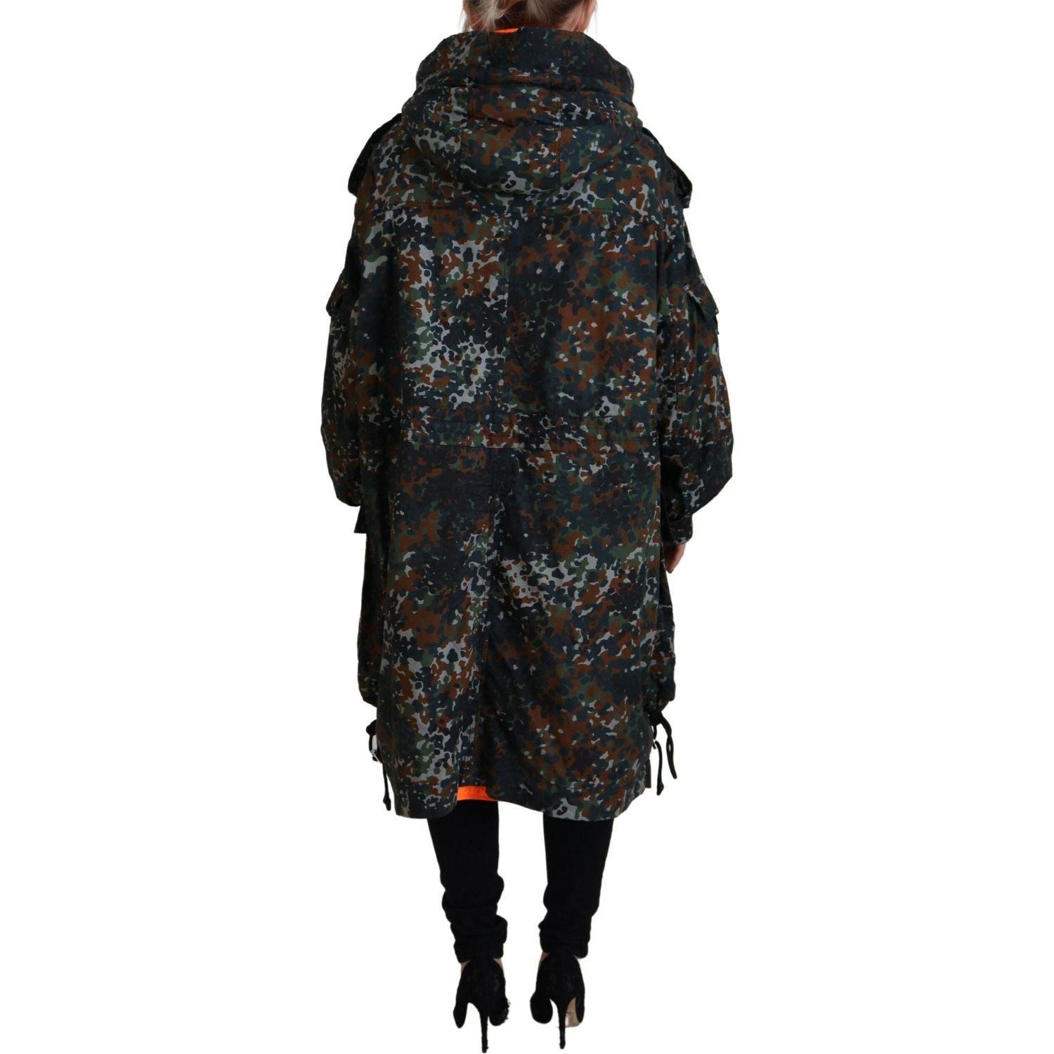 جاكيت باركا بغطاء رأس وطبعة تمويه قوطية باللون الأخضر من Dsquared²