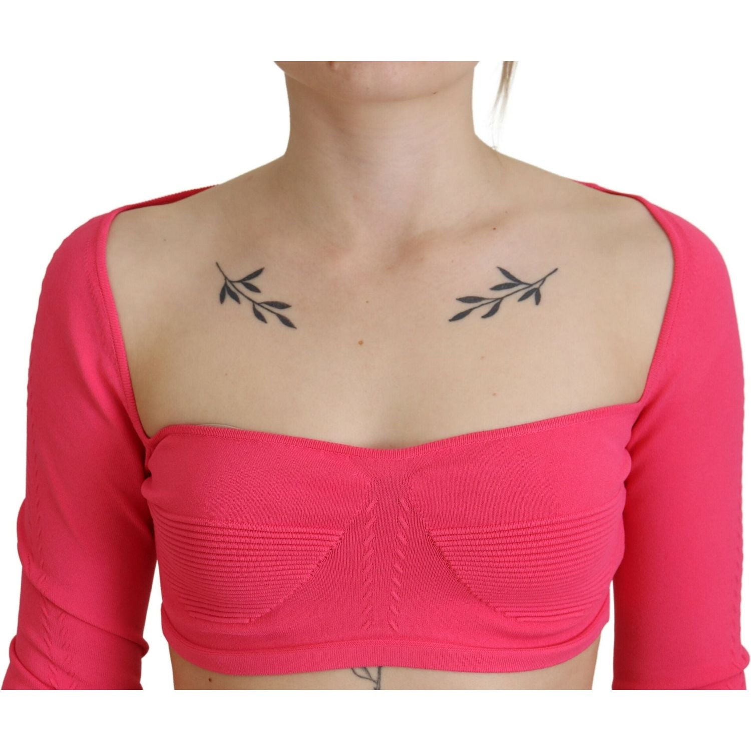 بلوزة Dsquared² وردية اللون من نسيج فيسكوز محبوك برقبة مربعة وأكمام طويلة