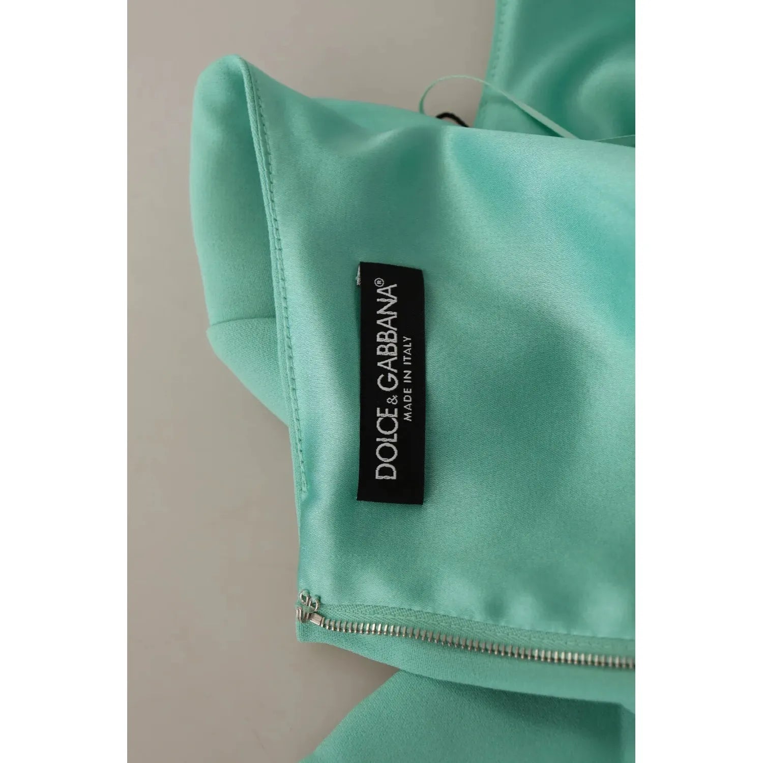 فستان دولتشي آند غابانا متوسط ​​الطول بفتحة رقبة مربعة وأخضر نعناعي