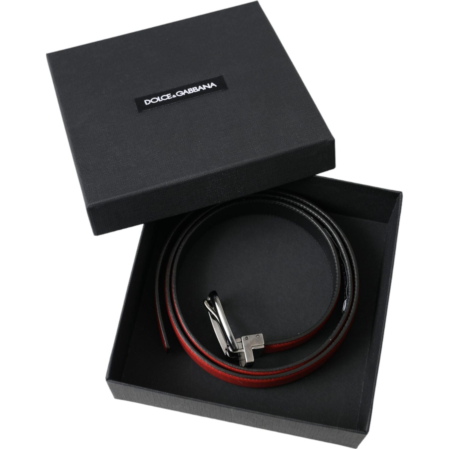 حزام دولتشي آند غابانا للرجال من الجلد الأحمر بمشبك معدني فضي