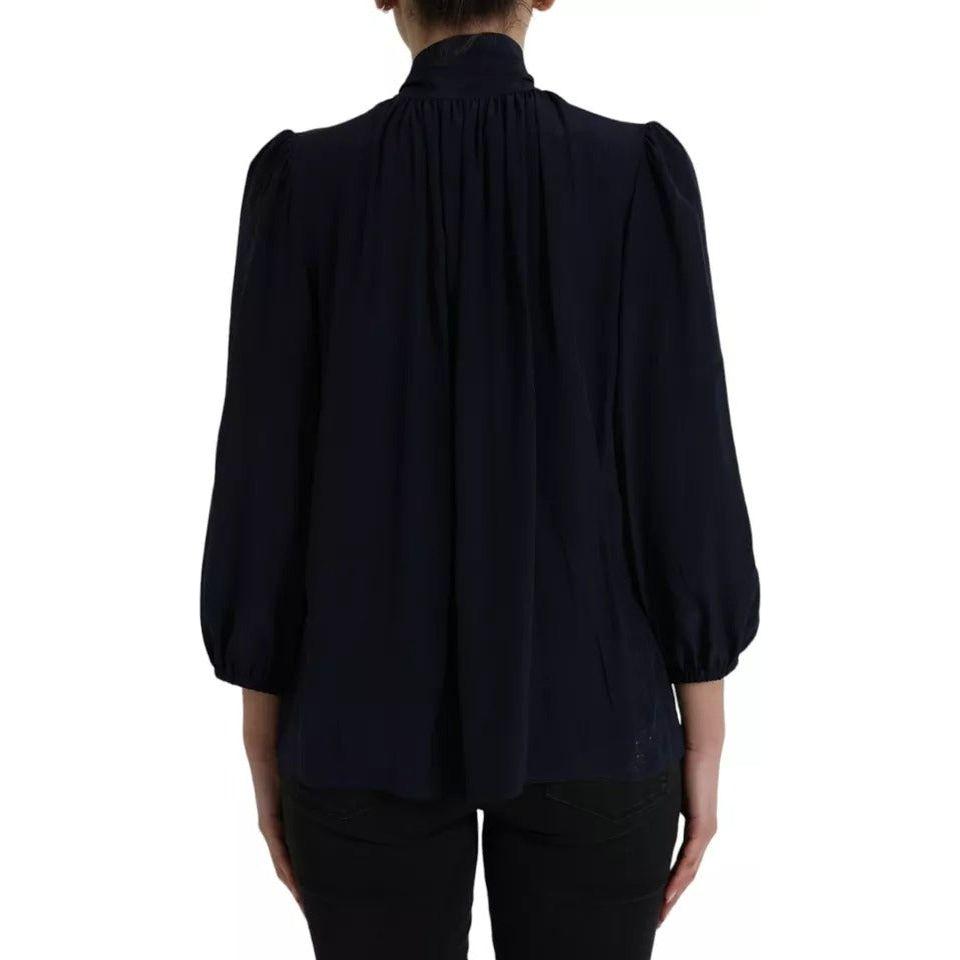 بلوزة دولتشي آند غابانا ذات الياقة أسكوت بأكمام طويلة باللون الأزرق