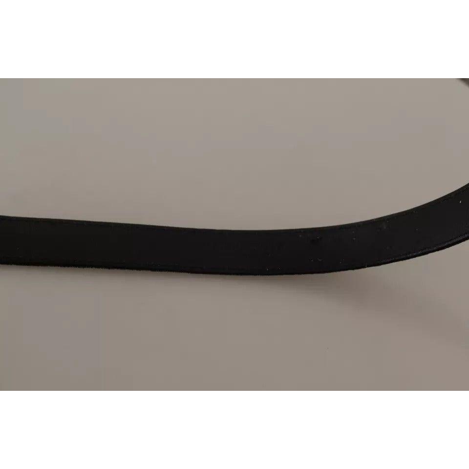 حزام دولتشي آند غابانا المخملي الأسود بمشبك معدني فضي اللون