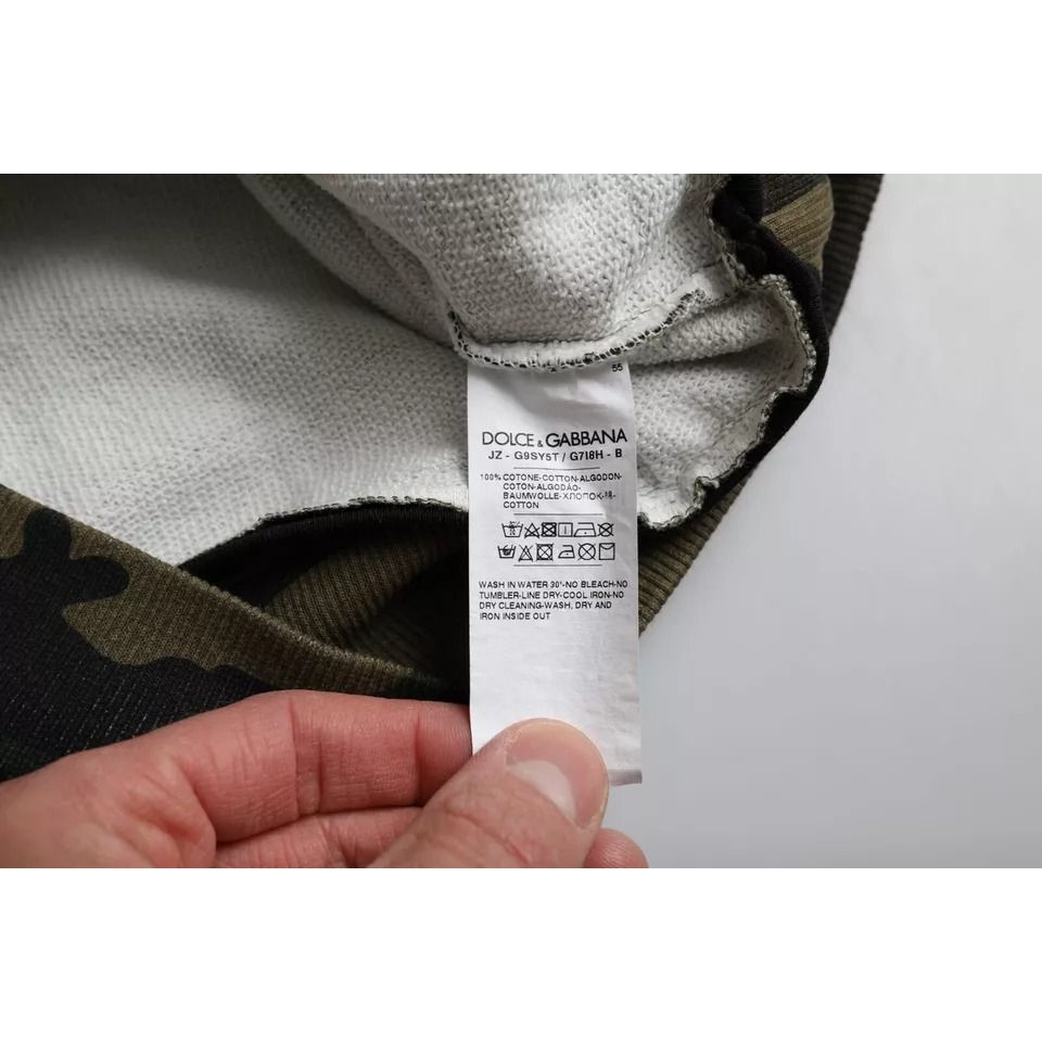 سترة دولتشي آند غابانا سوداء اللون بياقة دائرية وطبعة مموهة