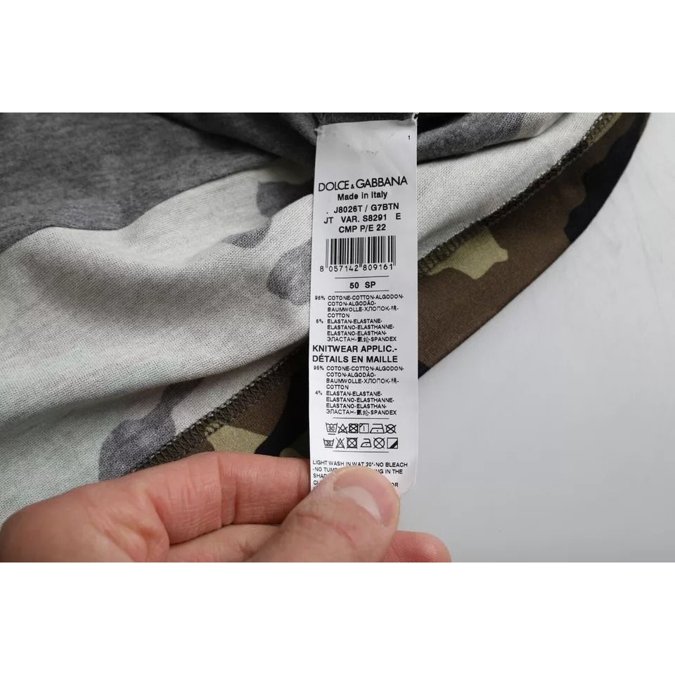 تي شيرت رجالي من Dolce &amp; Gabbana مصنوع من القطن متعدد الألوان بقبة دائرية وبتصميم مموه