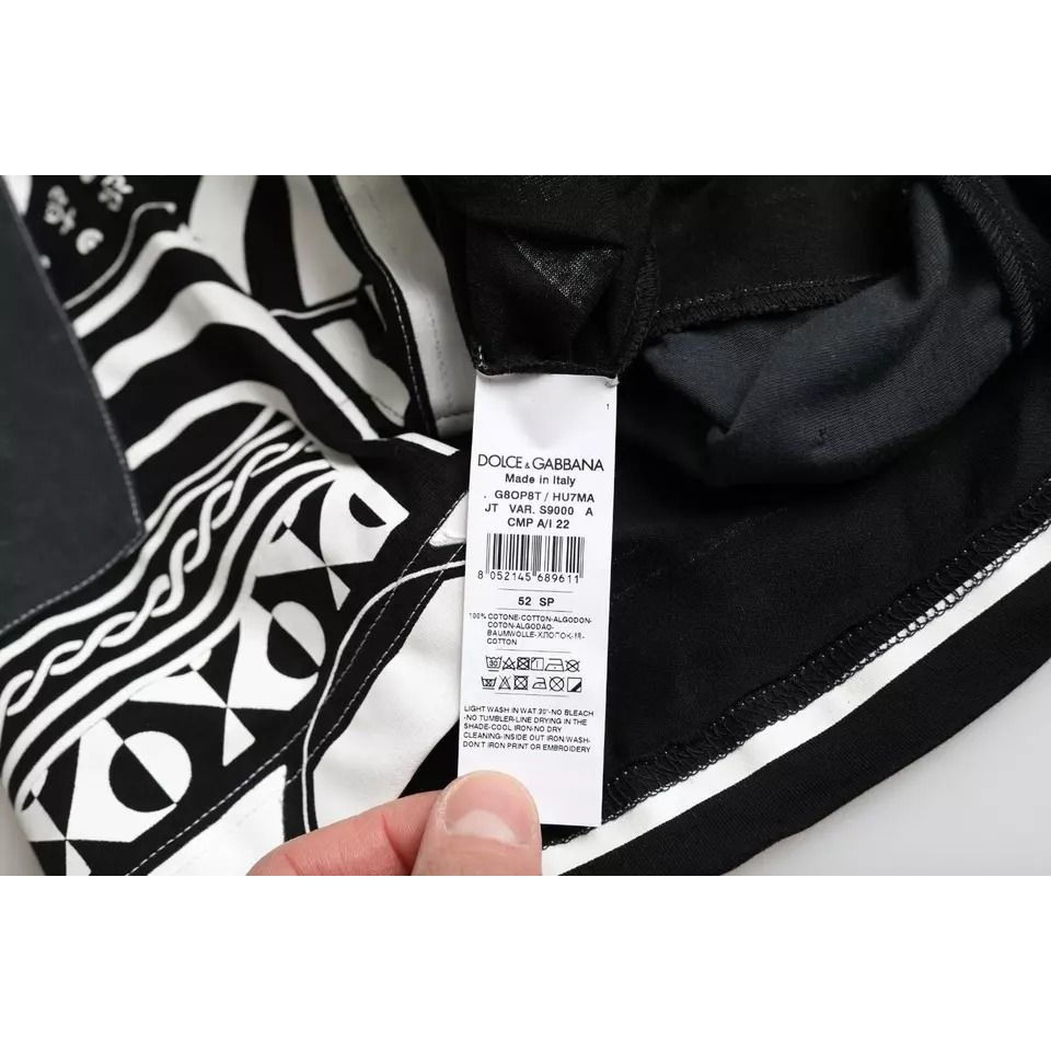 تي شيرت دولتشي آند غابانا أسود من القطن بطبعة جرافيكية وأكمام قصيرة