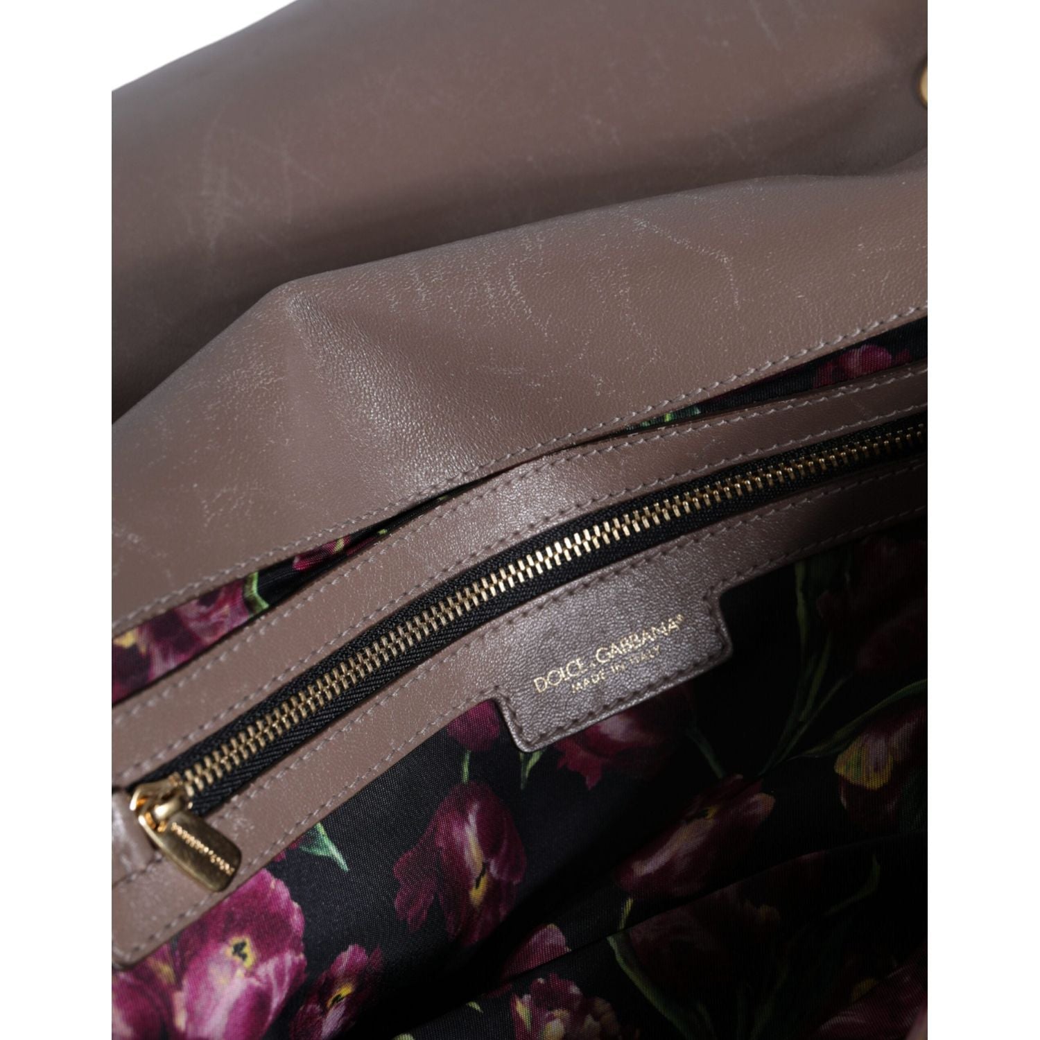 حقيبة كتف من الجلد المبطن باللون البني من دولتشي آند غابانا