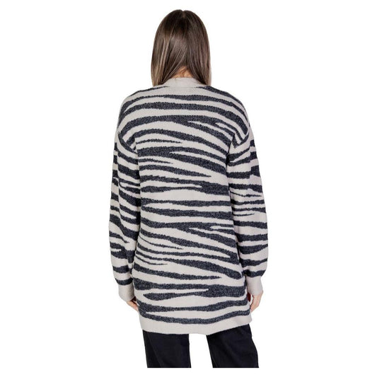 Back view of a woman wearing a Jacqueline De Yong gray nylon zebra striped cardigan, highlighting knitwear with fall/winter style.