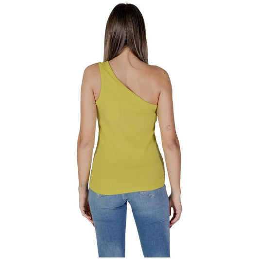 B.Young yellow one-shoulder cotton t-shirt for women, spring/summer collection, back view