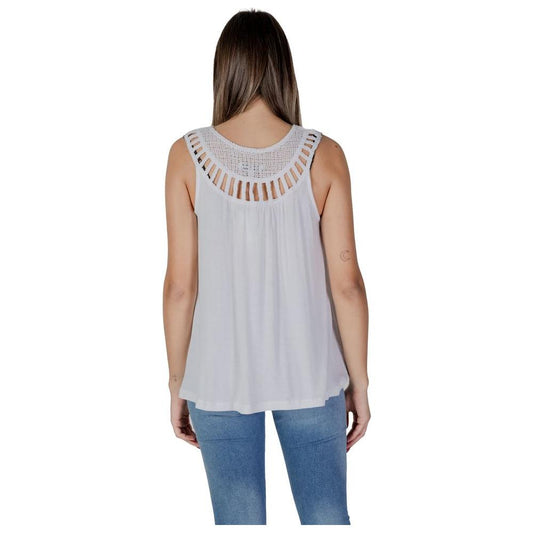 Back view of B.Young white viscose top featuring crochet design, perfect for women's spring/summer collection.