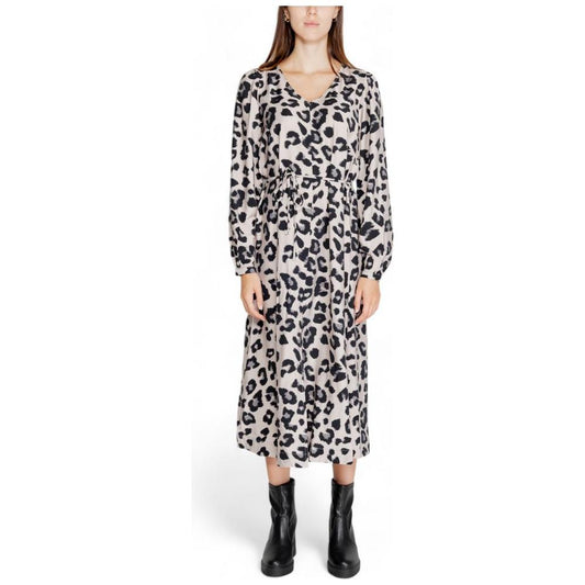 Jacqueline De Yong gray viscose dress with leopard print, perfect for fall and winter collection, made of 88% viscose and 12% nylon.