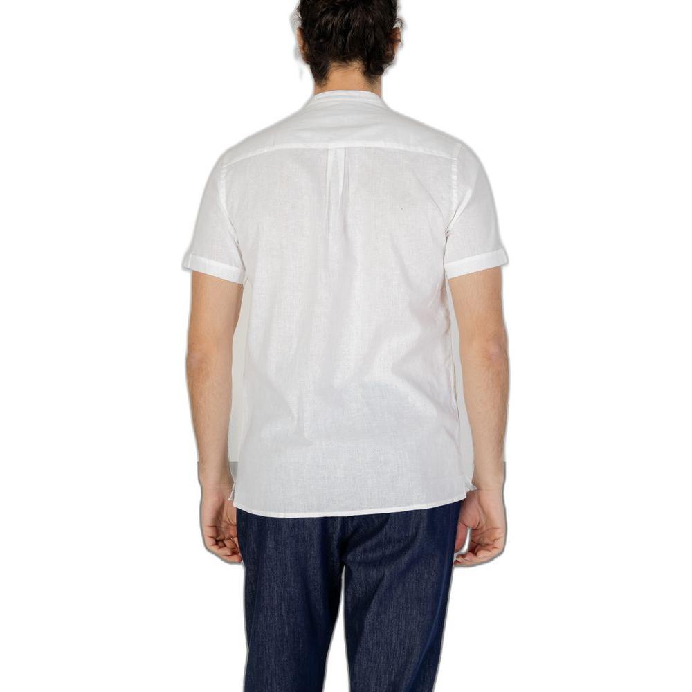 Front view with bag zipped and handles upright.