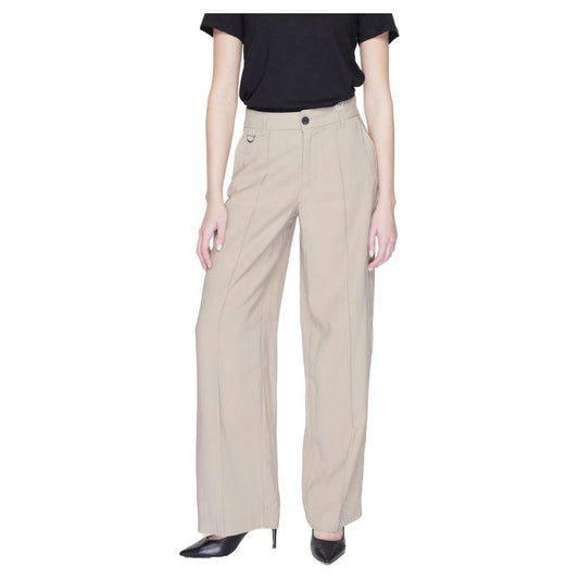 Women's beige viscose palazzo trousers, spring/summer collection, 93% LENZING™ ECOVERO™, 7% polyester, elegant fashion choice.