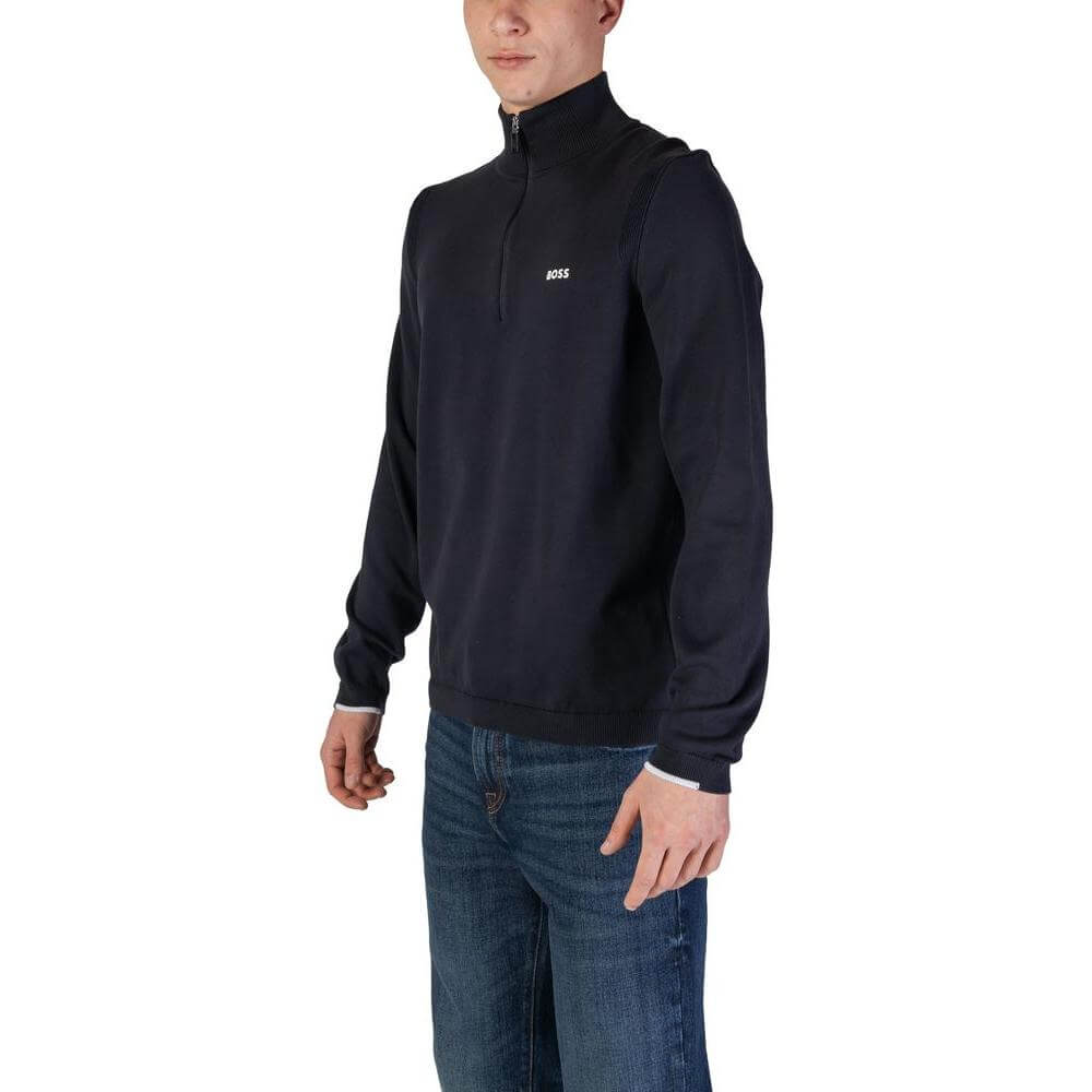 Front view with bag zipped and handles upright.