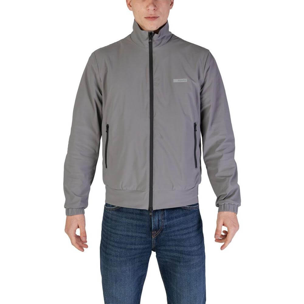Front view with bag zipped and handles upright.