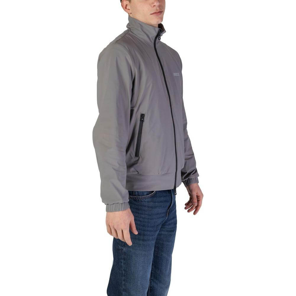 Front view with bag zipped and handles upright.
