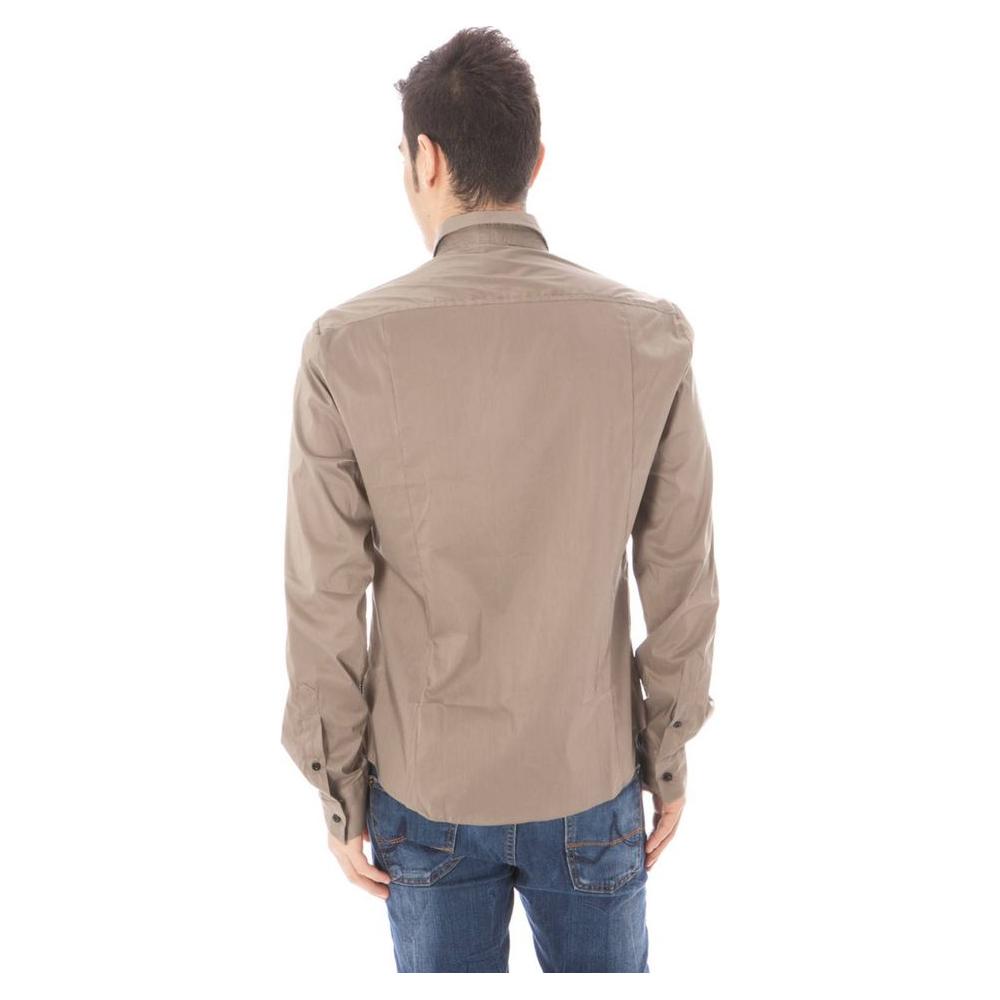 Front view with bag zipped and handles upright.