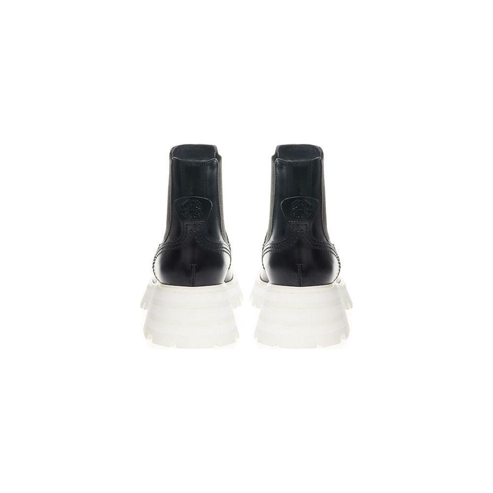 优雅的永恒黑色皮靴