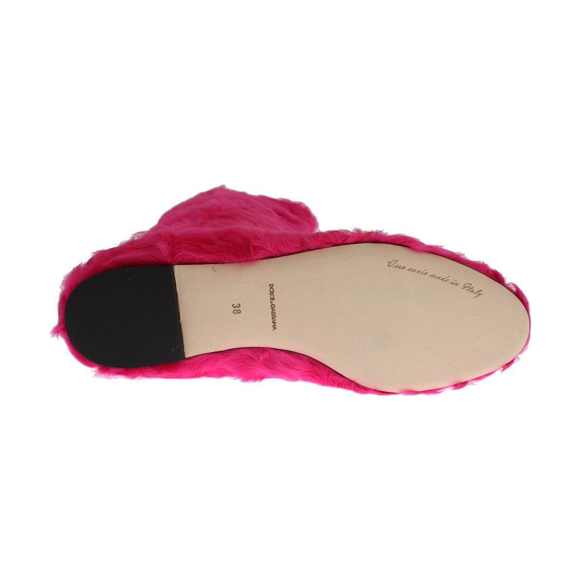 حذاء دولتشي آند غابانا الأنيق المصنوع من فرو الخروف باللون الوردي