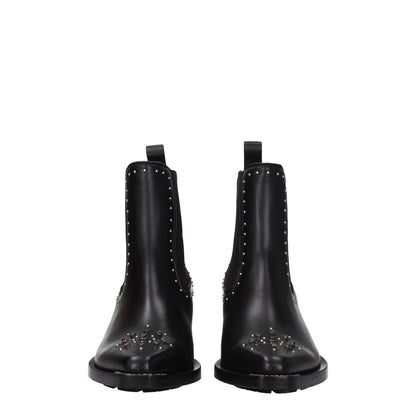 Chloé Black Leather Ankle Boots with studs, square toe, and silver details. Casual mid-heel boots, rubber sole, MPN CHC22W705AV001.