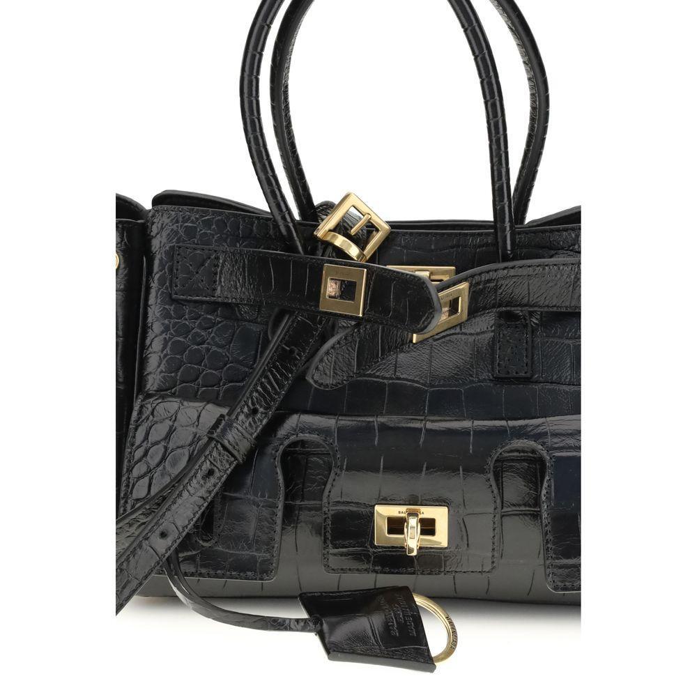 Front view with bag zipped and handles upright.