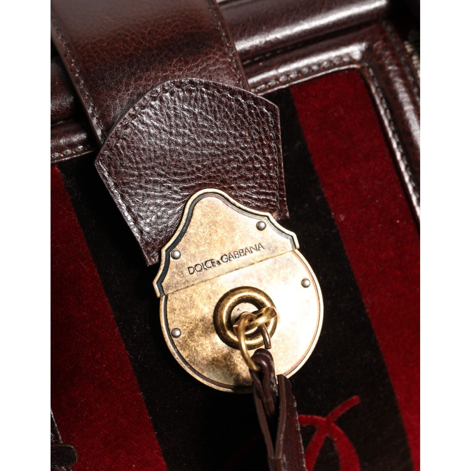 Front view with bag zipped and handles upright.