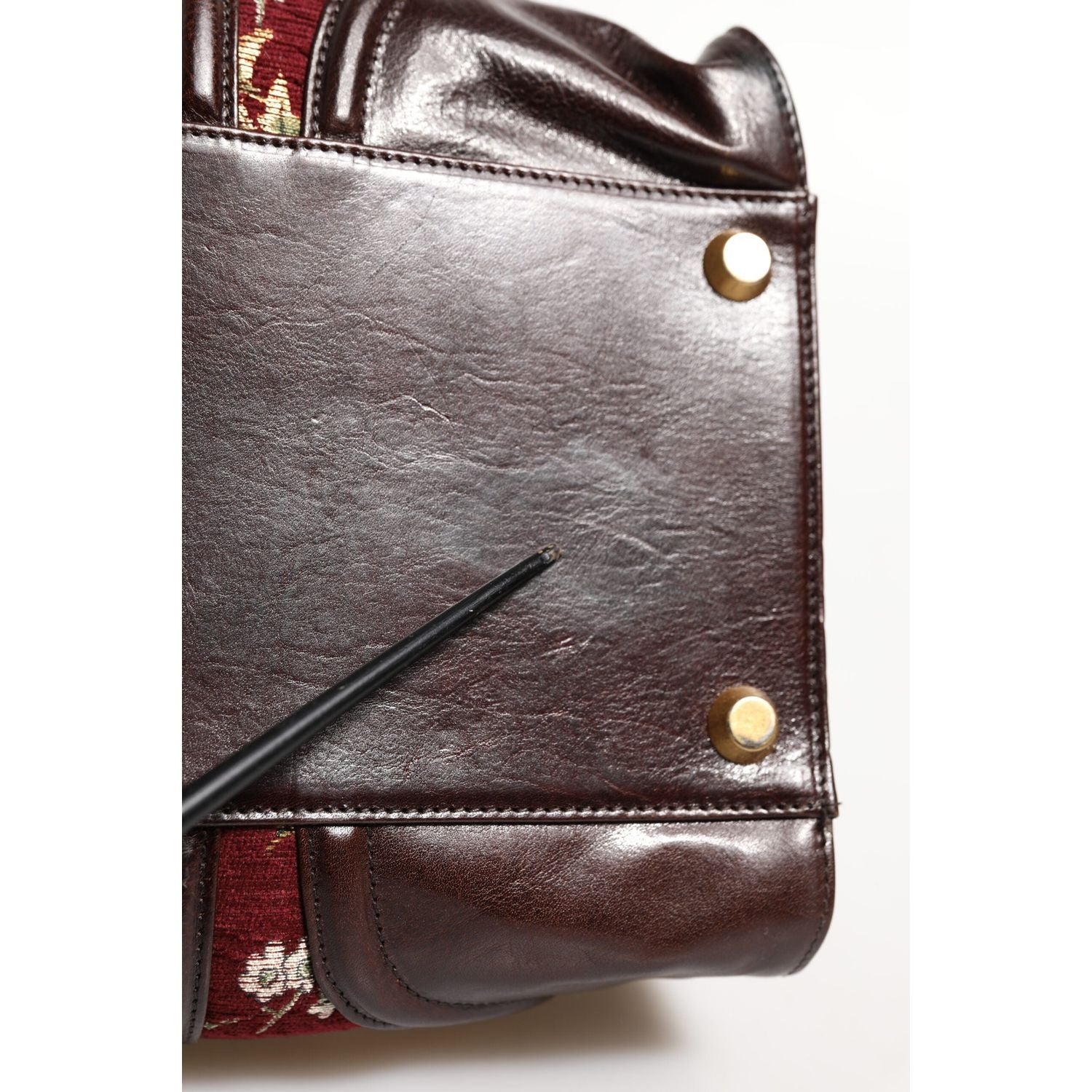 Front view with bag zipped and handles upright.