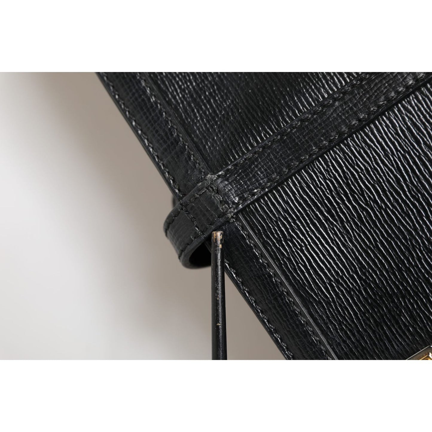 Close-up of Dolce & Gabbana Black Leather Miss Escape Shopping Tote Women Borse Bag showcasing texture and strap design.