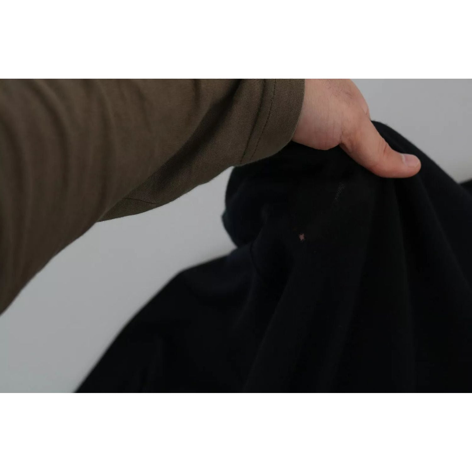 Front view with bag zipped and handles upright.
